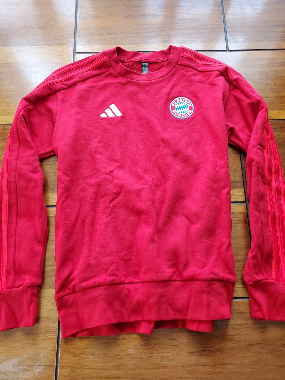 adidas Men’s Red Crewneck Sweatshirt with FC Bayern Patch